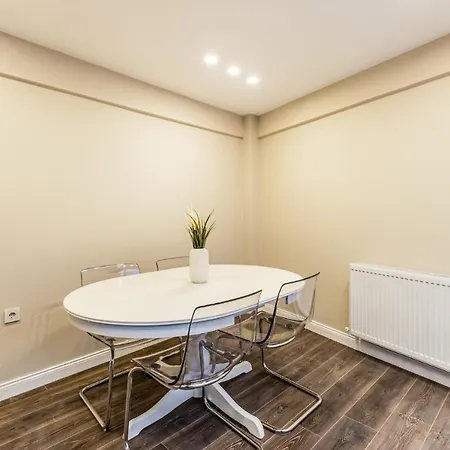 And Compact Flat With Terrace In Sisli Estambul