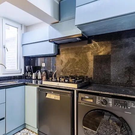 And Compact Flat With Terrace In Sisli Estambul