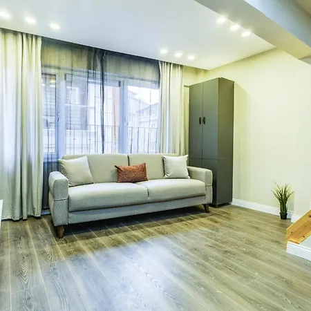 And Compact Flat With Terrace In Sisli