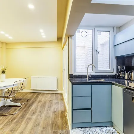 And Compact Flat With Terrace In Sisli Lägenhet