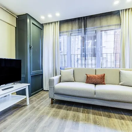 And Compact Flat With Terrace In Sisli Istanbul