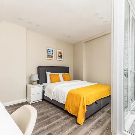 And Compact Flat With Terrace In Sisli Istanbul